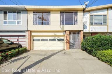 Main picture of 586 Schwerin St