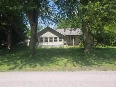 Main picture of 202 W Railroad St
