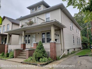 Main picture of 932 Center St