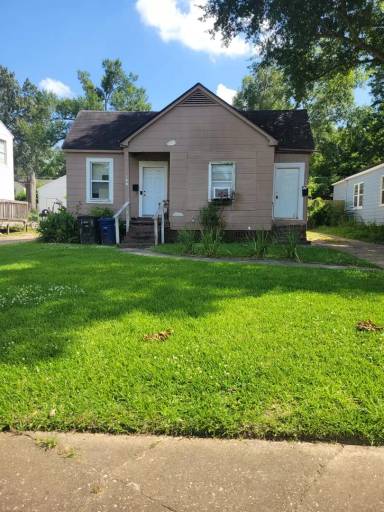Main picture of 127 E Merrick St