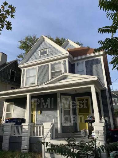 Main picture of 817 Fairmount St SE