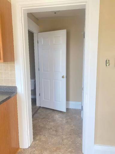 Main picture of 77 Eldred St