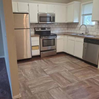 Main picture of 420 W Saunders Ave