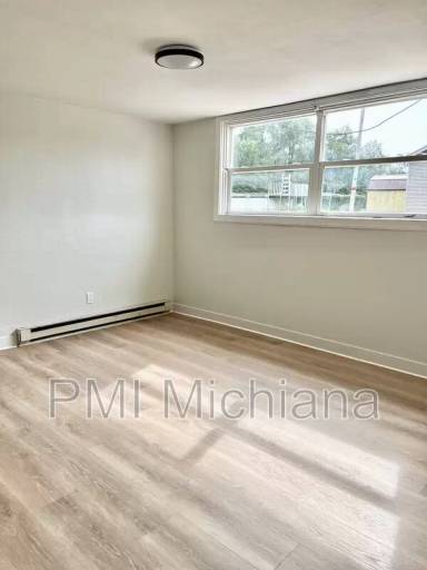 Main picture of 2254 Huey St