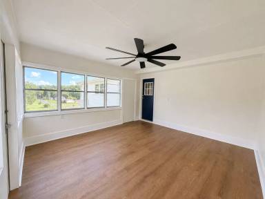 Main picture of 320 Independence Dr