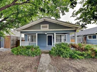 Main picture of 2015 McMillan Ave