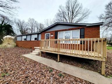 Main picture of 605 Anna Dr