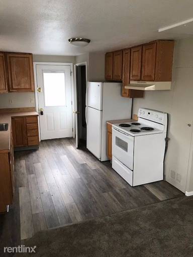 Main picture of 124 W Main St