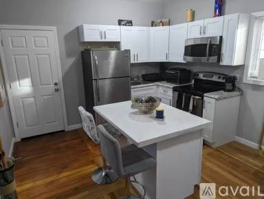 Main picture of 75 Snell St