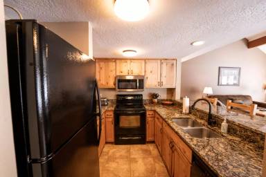 Main picture of 30 Tennis Club Rd