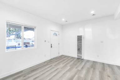 Main picture of 519 E 64th St