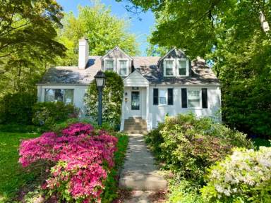 Main picture of 811 Forest Glen Rd