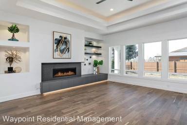 Main picture of 1075 N Creekwater Way