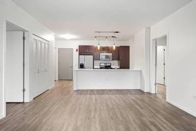 Main picture of 3748 N Halsted St