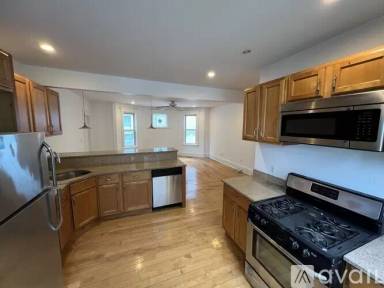 Main picture of 15 Holiday St