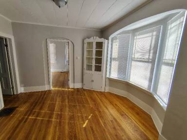 Main picture of 246 W 6th St