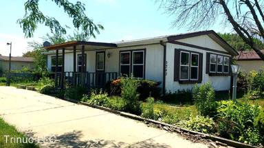 Main picture of 2242 Rush St