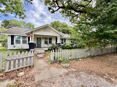Main picture of 2624 W Desoto St