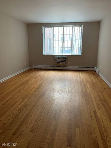 Main picture of 5820 N Sheridan Rd