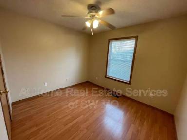 Main picture of 3216 W Scott St