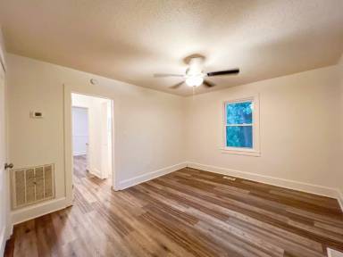 Main picture of 8 Wallace St