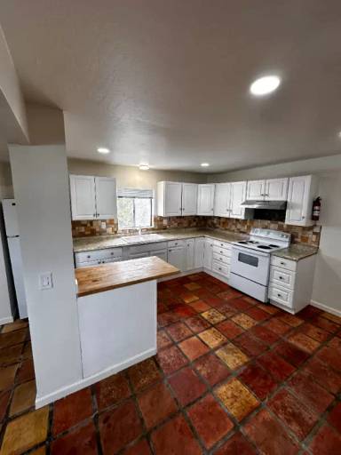 Main picture of 2130 Main St