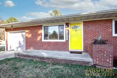 Main picture of 2920 Davie Dr