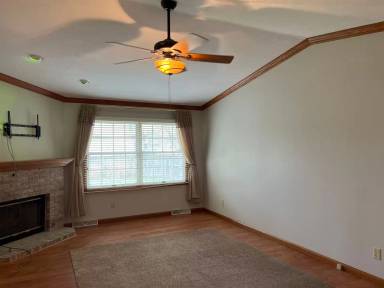 Main picture of 1111 Community Dr