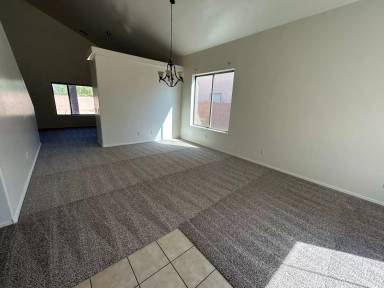 Main picture of 2640 E Silversmith Trl