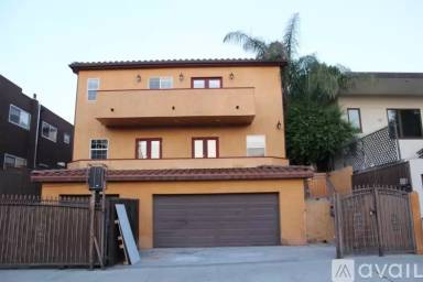 Main picture of 642 N La Fayette Park Pl