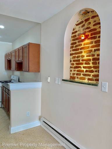 Main picture of 858 Carroll St