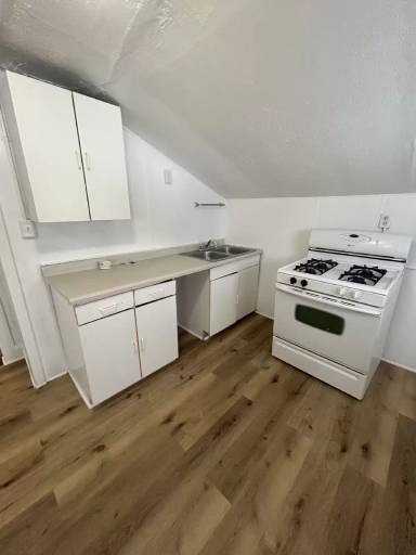 Main picture of 403 1/2 E Monroe St
