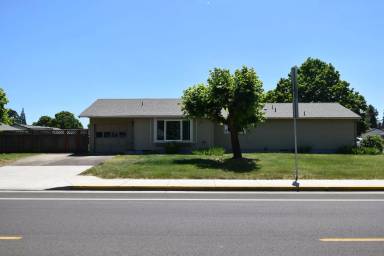 Main picture of 750 Walker Rd
