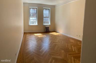 Main picture of 117 W 13th St