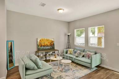Main picture of 6035 Carolines Ct