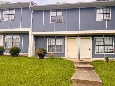 Main picture of 1800 Labette Manor Dr