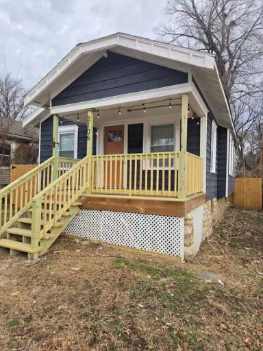 Main picture of 2106 E 59th St