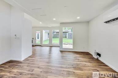 Main picture of 3910 Lawrence Ave