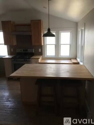 Main picture of 414 S 1st St W