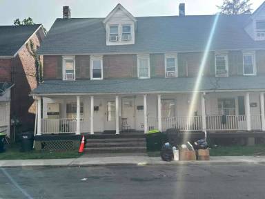 Main picture of 127 N 1st St