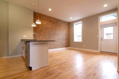 Main picture of 2132 S Washtenaw Ave