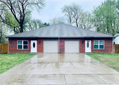 Main picture of 1013 N Pleasant St