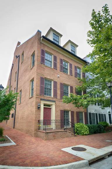 Main picture of 418 N Royal St