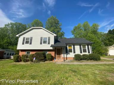 Main picture of 313 Lakeside Dr
