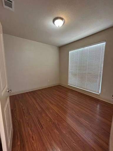 Main picture of 3900 Roma St