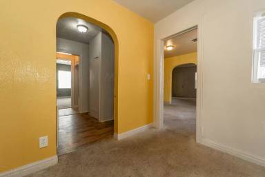 Main picture of 2200 N Bath Ave