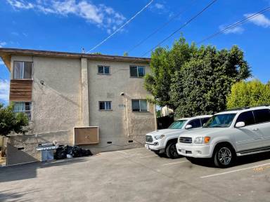 Main picture of 3347 Division St