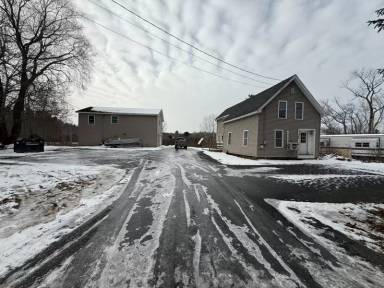 Main picture of 1458 N Main St