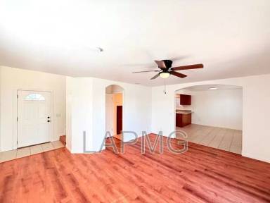 Main picture of 762 W 21st St