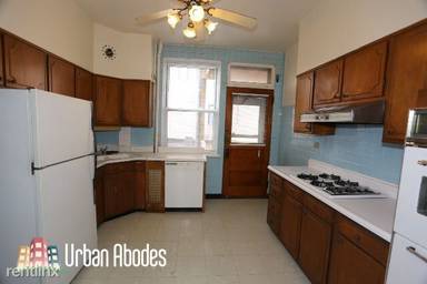 Main picture of 1952 W Addison St